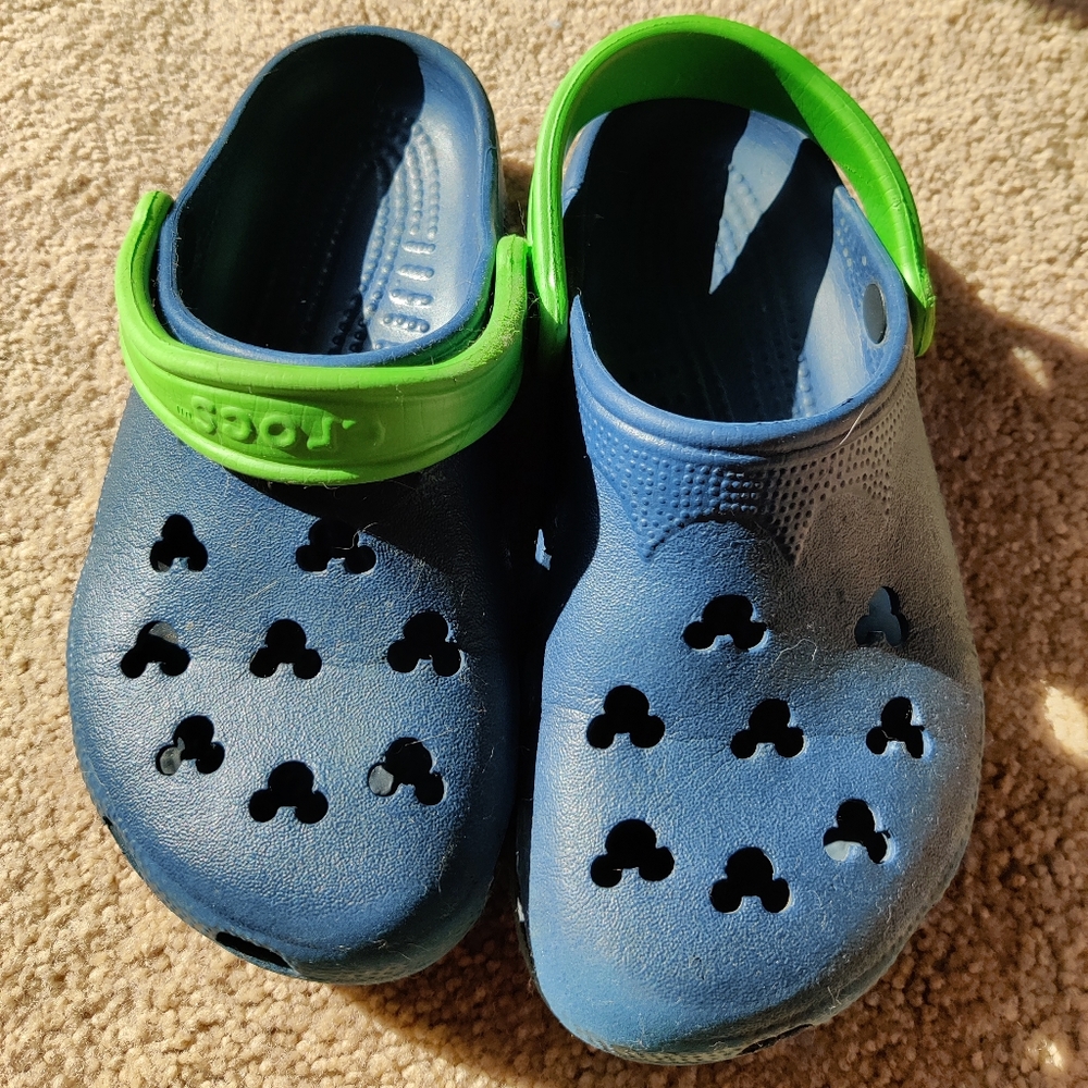 Disney Crocs W sz 6/7 M sz 4/5